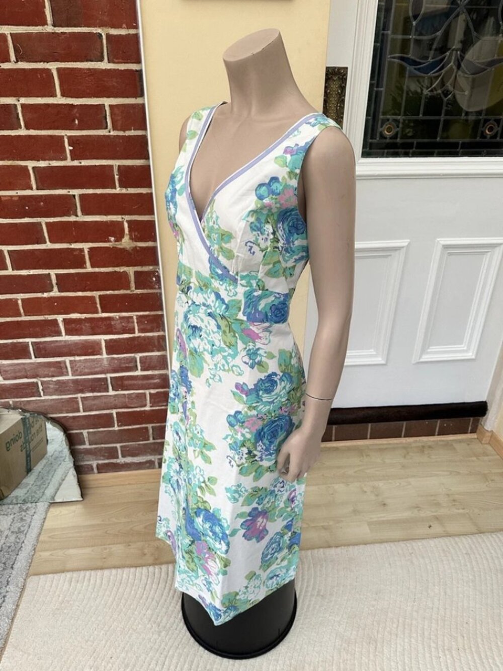 Boden Blue Floral V-neck Sleeveless Midi Dress - Picture 2 of 3